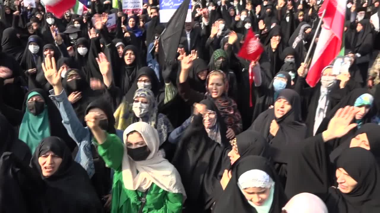 ايران _ مسيرات مليونية في أكثر من الف مدينة تنديدًا بالعملية الارهابية في شيراز - snapshot 44.55